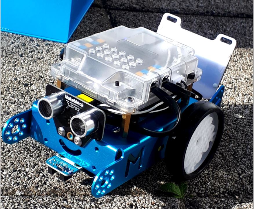Frei programmierbare Roboterautos im Beruflichen Gymnasium Technik