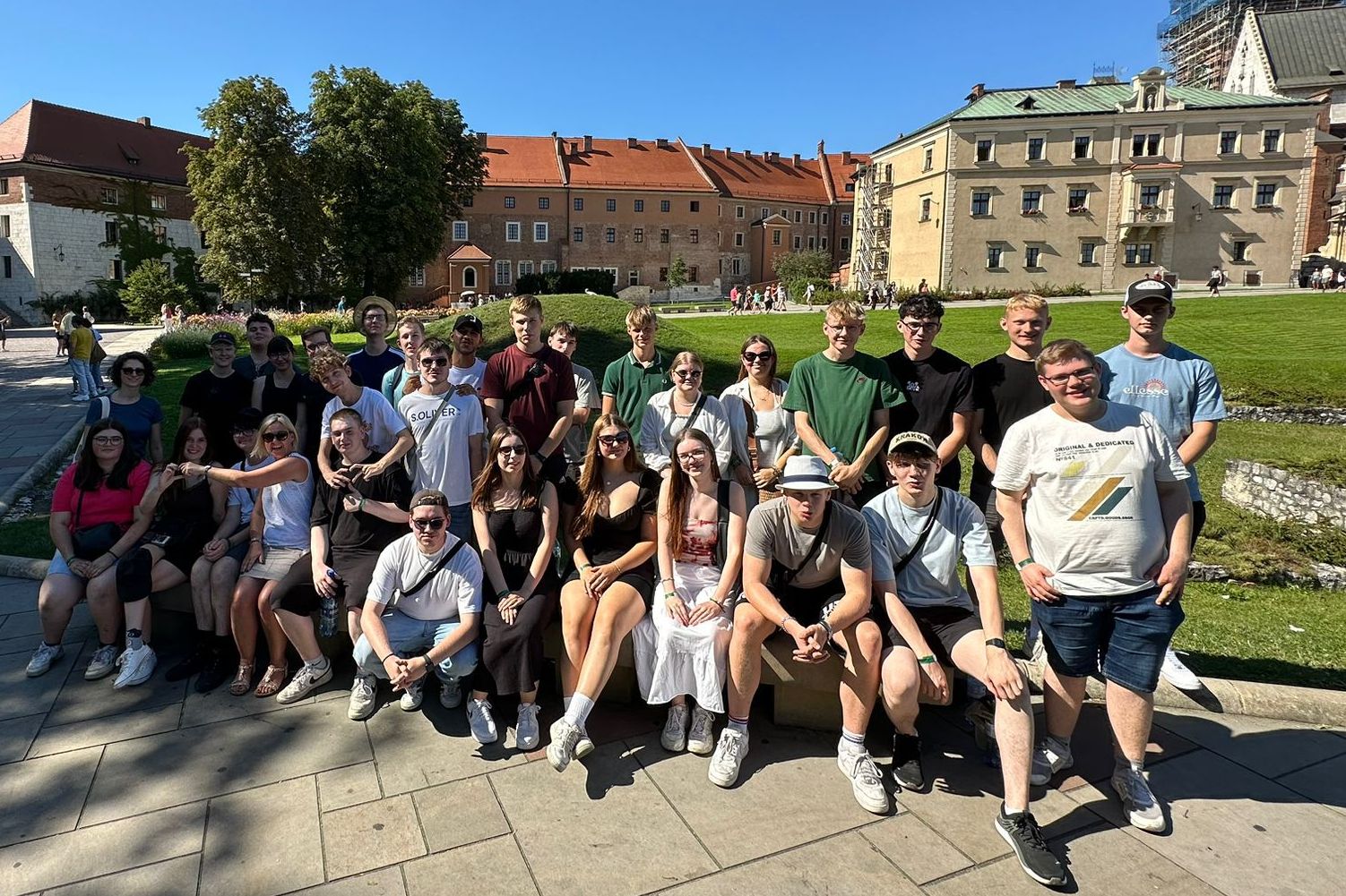 Klassenfoto mit Lehrkräften