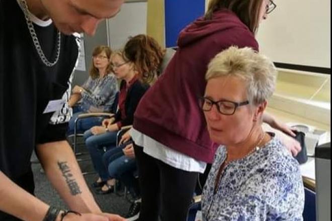 Schülerinnen und Schüler der Klasse 2 der BFS-Pflegeassistenz unterstützen den betriebsinternen Gesundheitstag des Finanzamtes Gifhorn